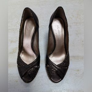 Anne Klein peel toe pumps